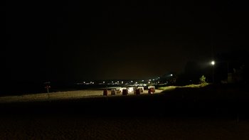 Strand bei Nacht.